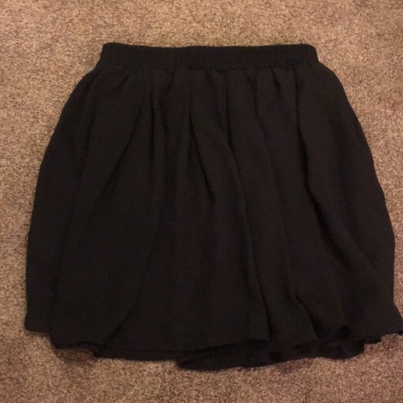 Black skirt - Picture 2 of 2